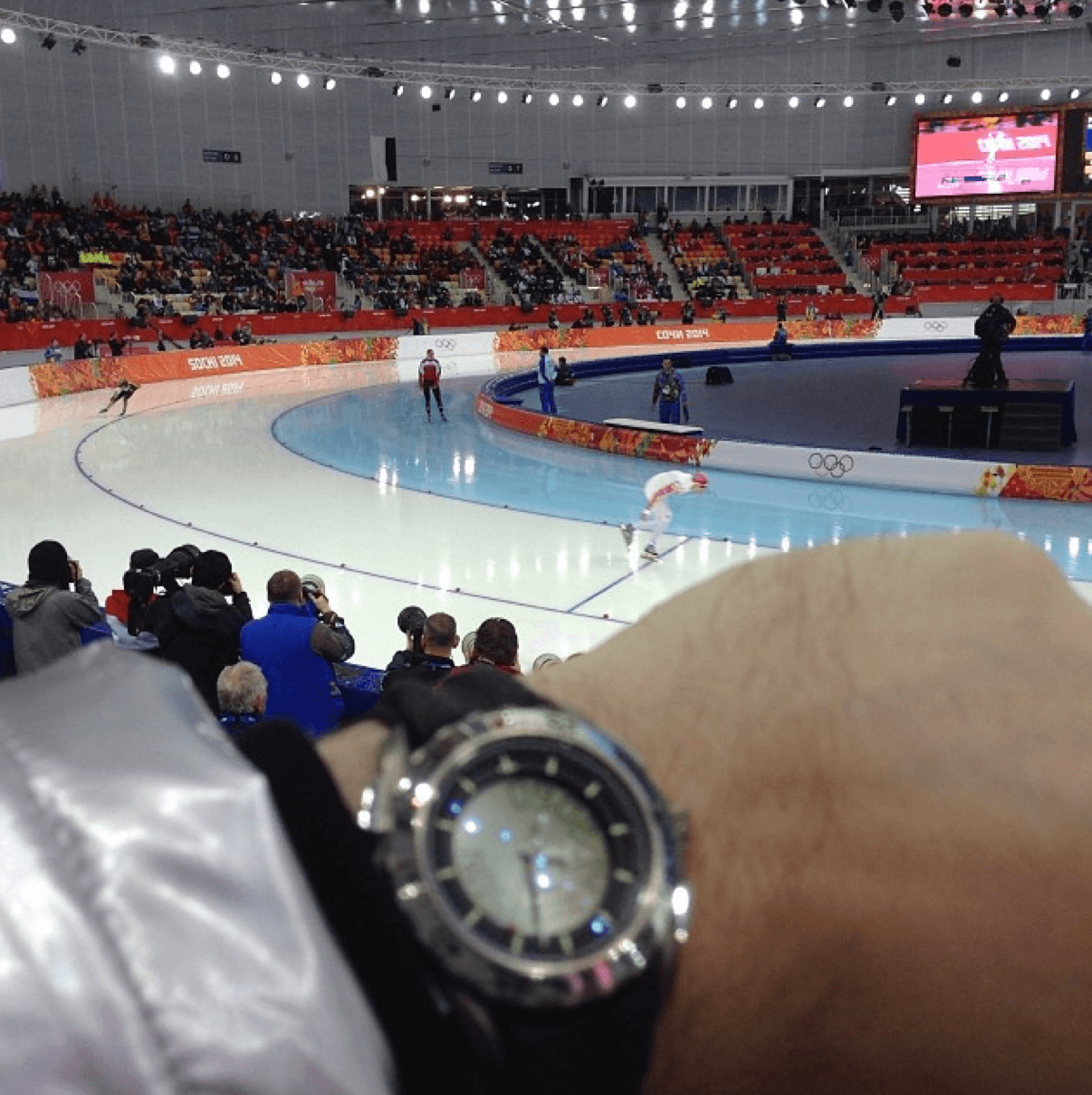 Robert-Jan Broer, founder of Fratello Watches, live in Sochi at the 3000m speed skating