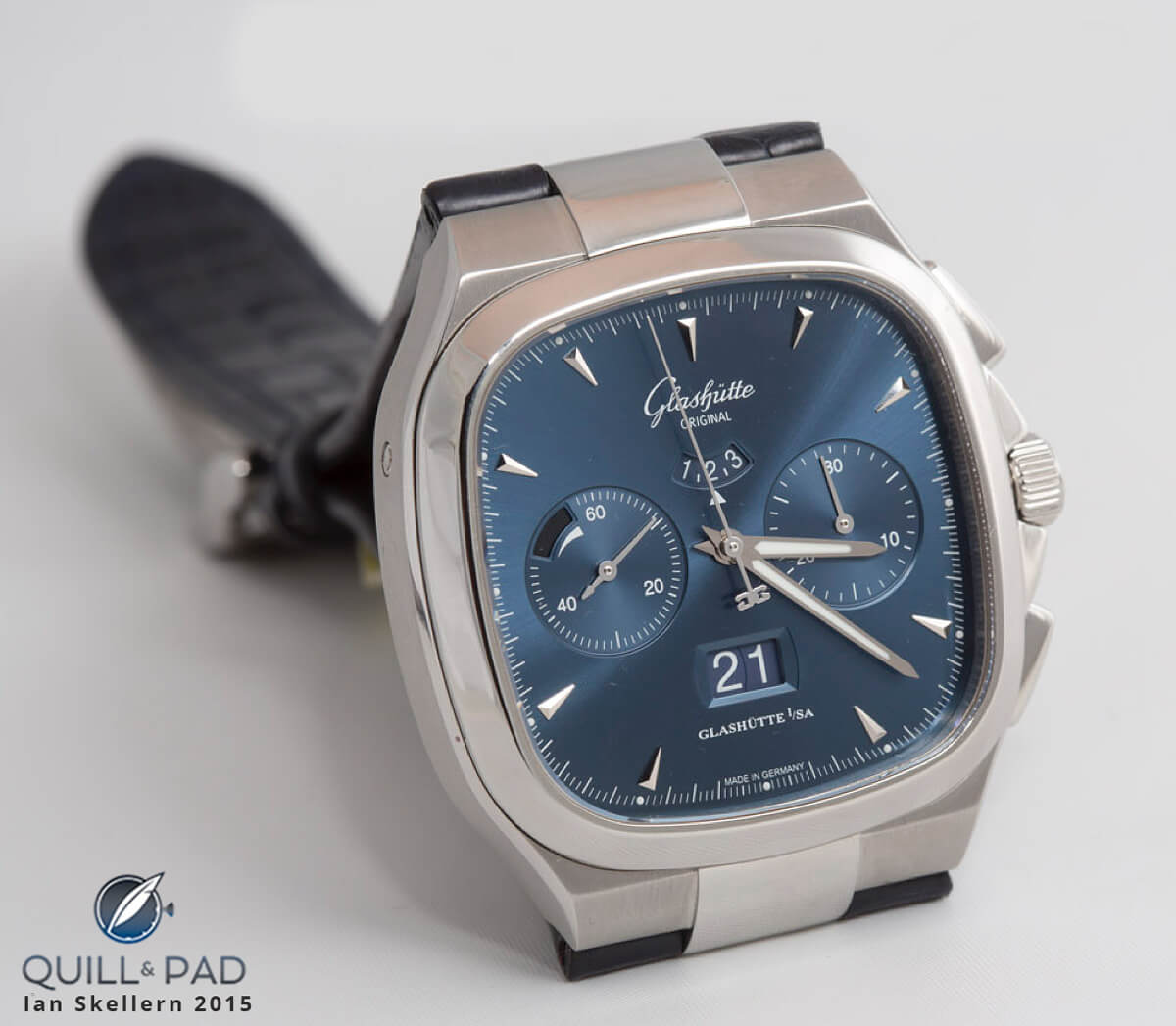The distinctive 1970s look of the Glashütte Original Seventies Chronograph Panorama Date