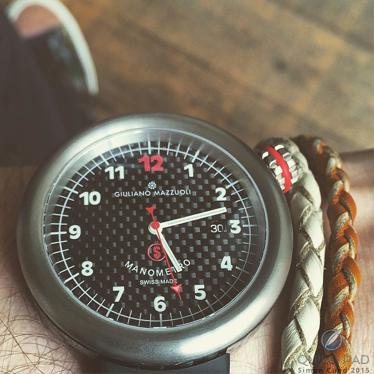 Giuliano Mazzuoli Manometro with carbon fiber dial