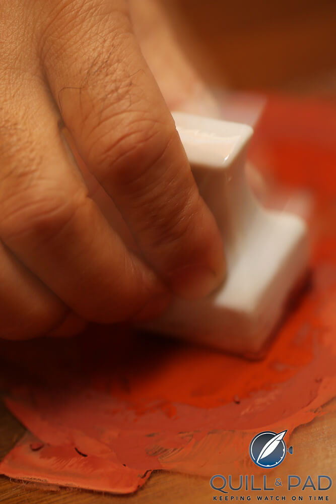 Grinding the colored powder to make paint for the Hermès Koma Kurabe dials