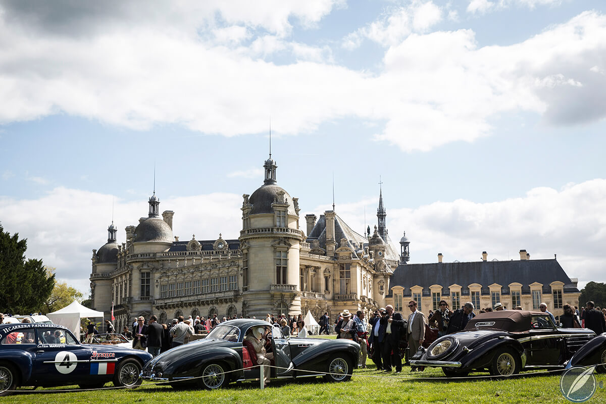 The Château de Chantilly creates a beautiful backdrop to the cars at the 2015 Arts & Elégance Chantilly