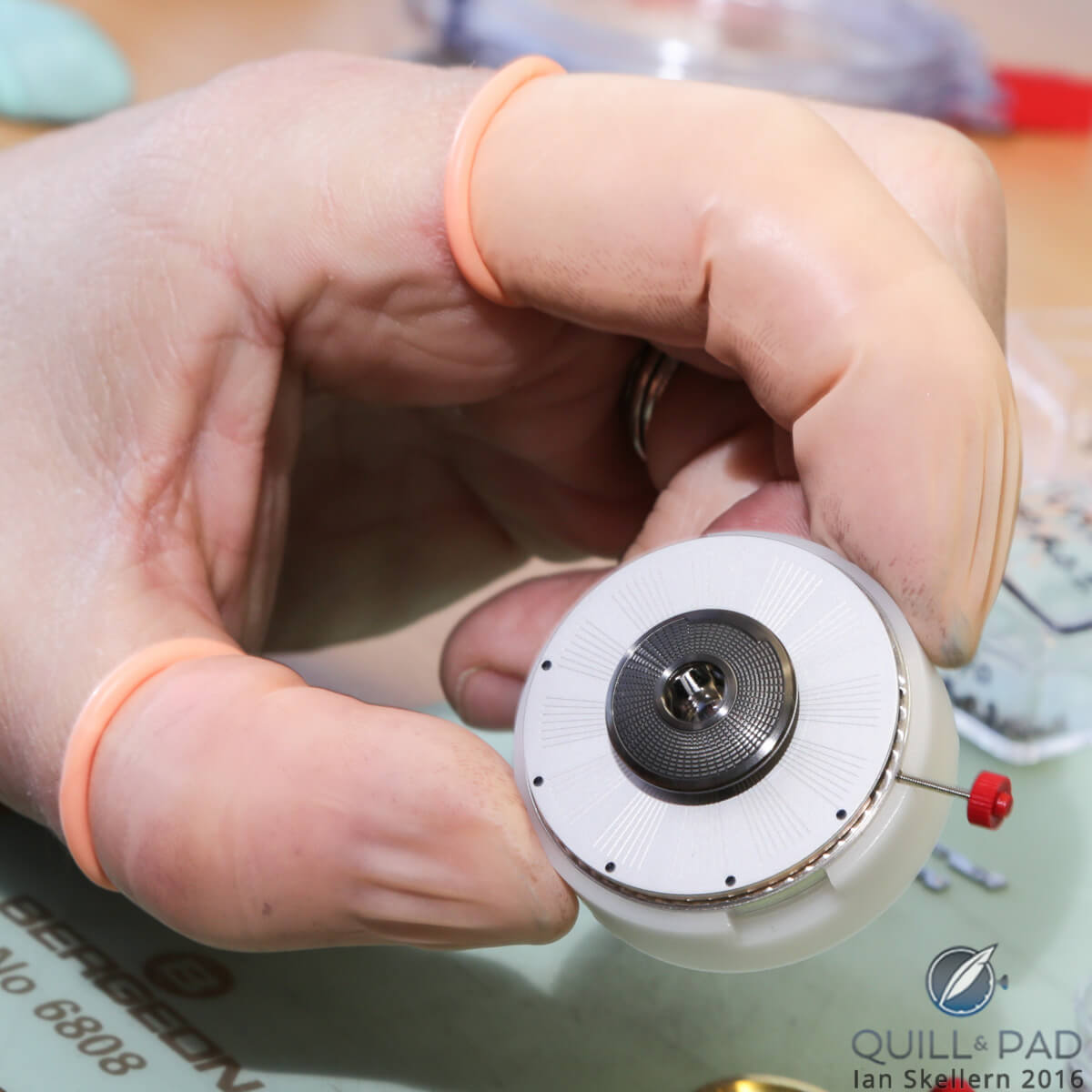 The white dial-like disk of top of the Fabergé DTZ movement is actually the rotor