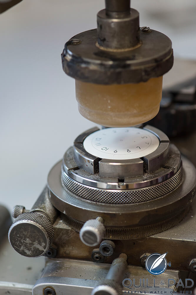 Pad printing a dial for the Slim d’Hermès Email Grand Feu (photo courtesy Sandro Campardo)