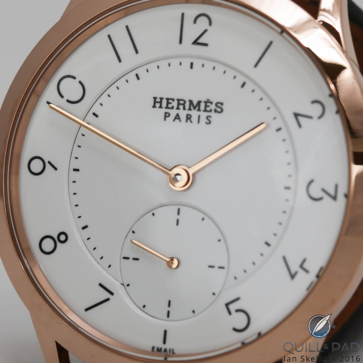 A closer look at the enamel dial of the Slim d’Hermès Email Grand Feu