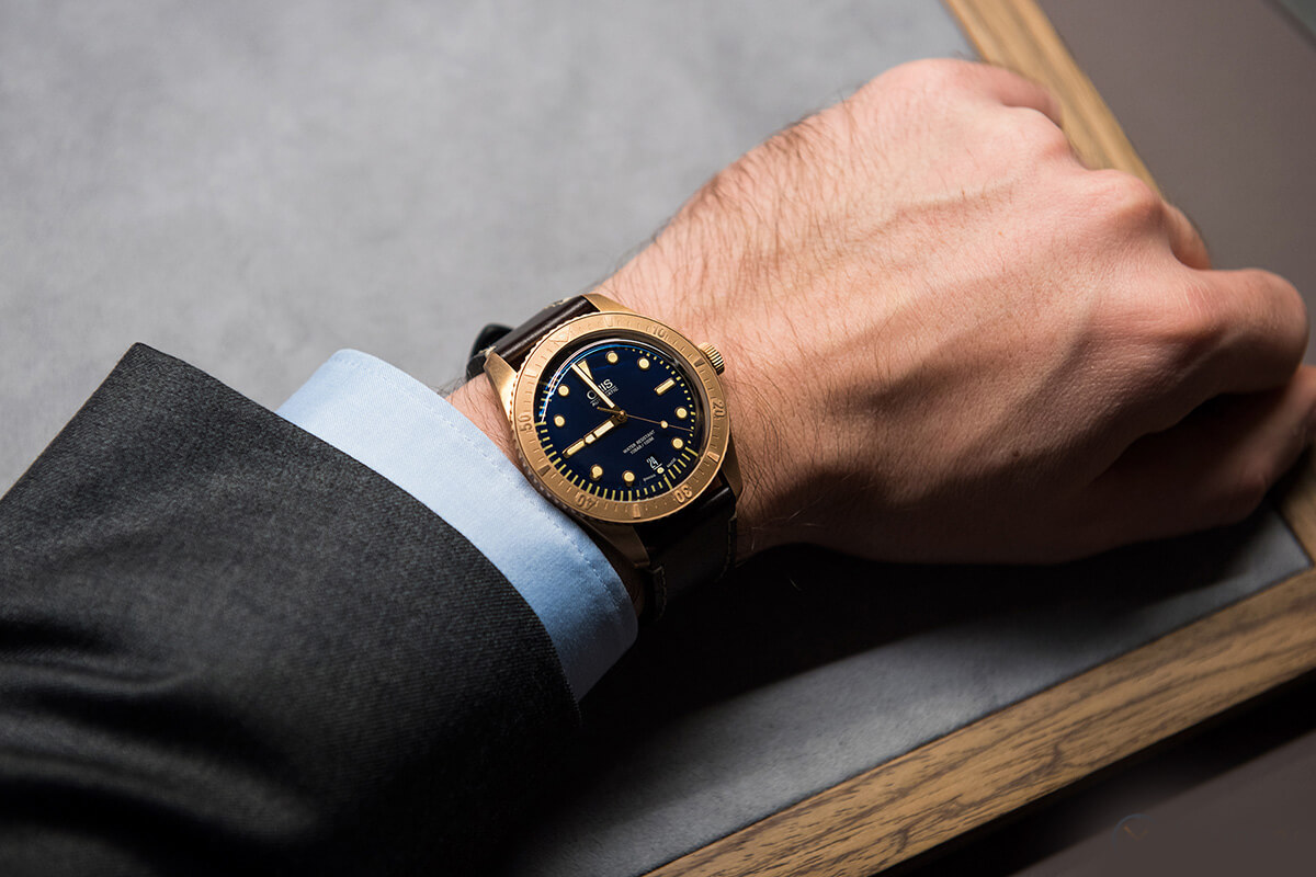 Oris Carl Brashear Limited Edition on the wrist (photo courtesy www.chronos24.pl)