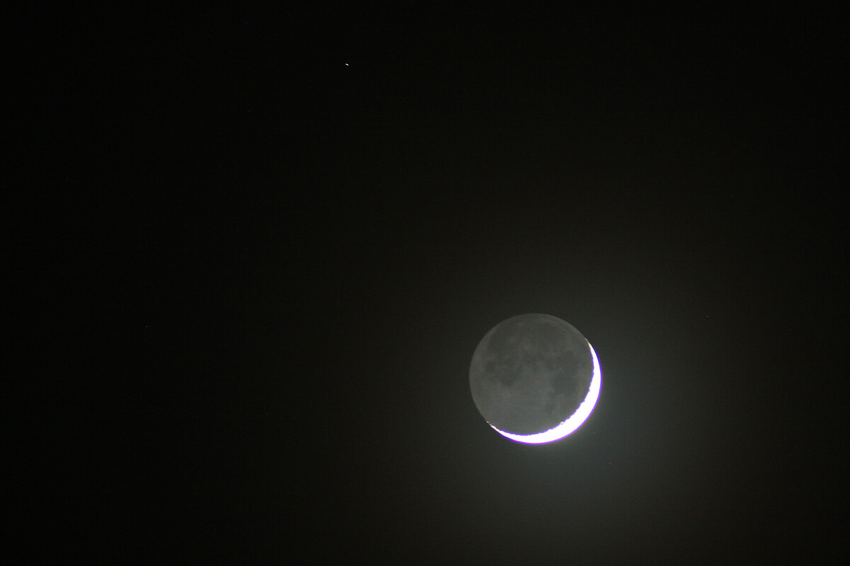 Earthshine on a new moon